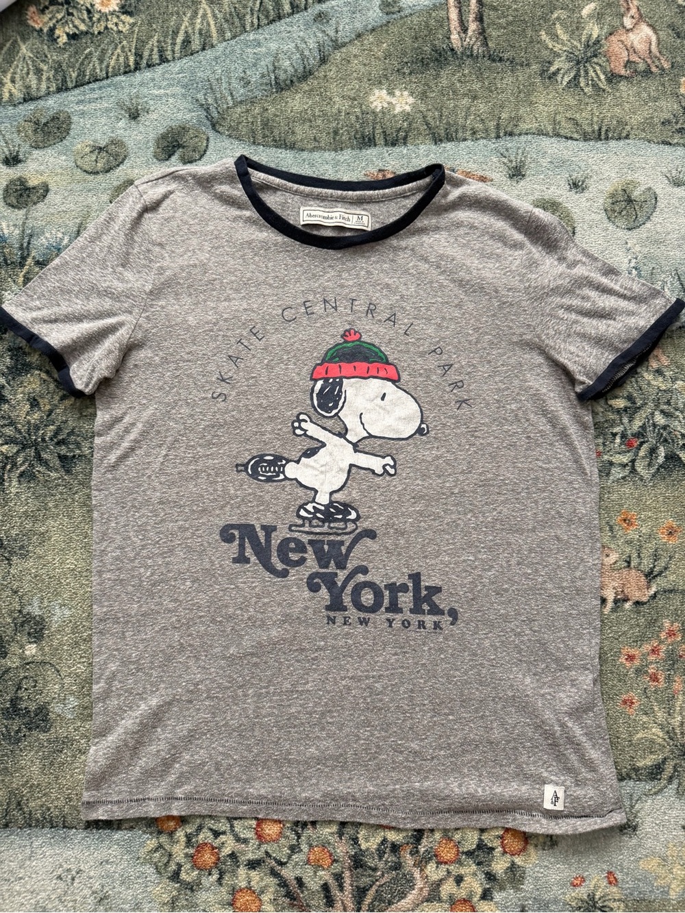 Abercrombie & Fitch Holiday Snoopy Ice Skate Heather Gray Tshirt, Size M